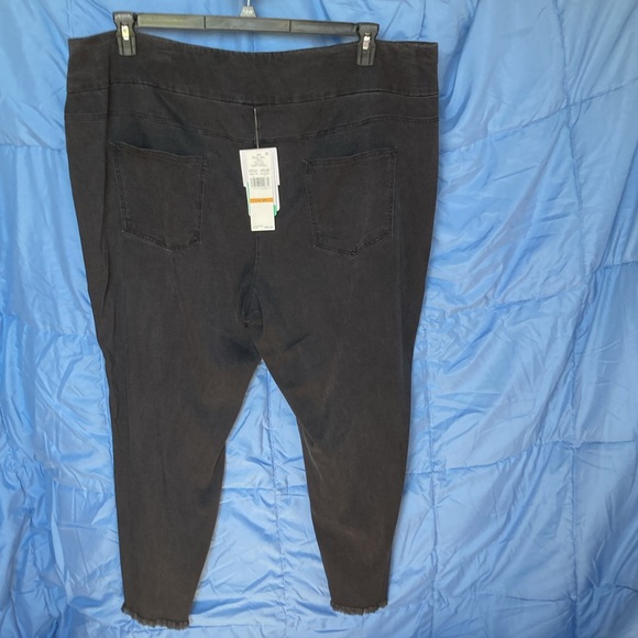 Ruby rd pant Tencel blend raw hem pull on ankle pant size 3X - Picture 10 of 17